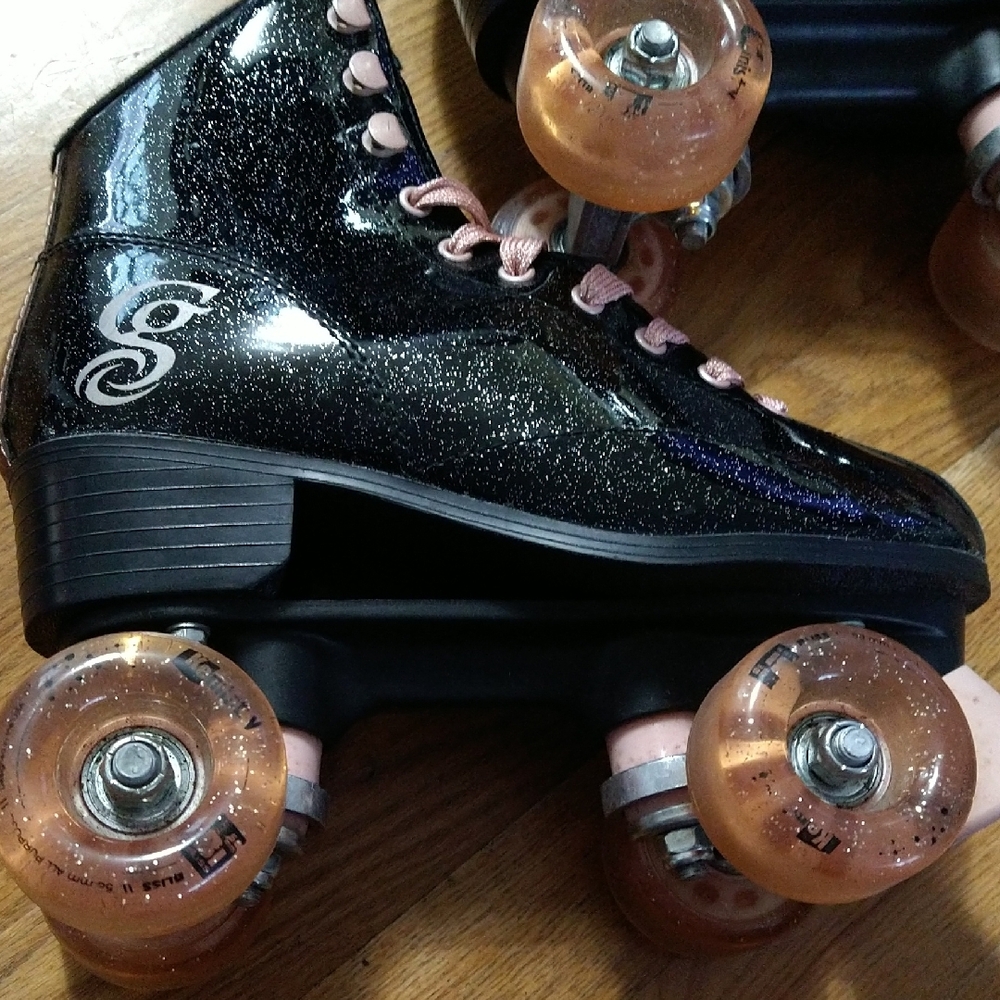 Roller Derby Candi Girl Black Glitter Roller Skates with Pink Laces - Picture 4 of 16